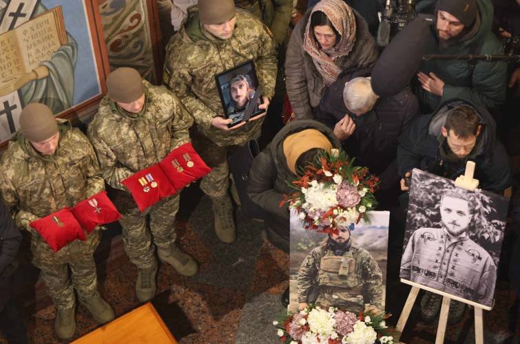 У Києві пройшла церемонія прощання з поетом та військовим Максимом Кривцовим