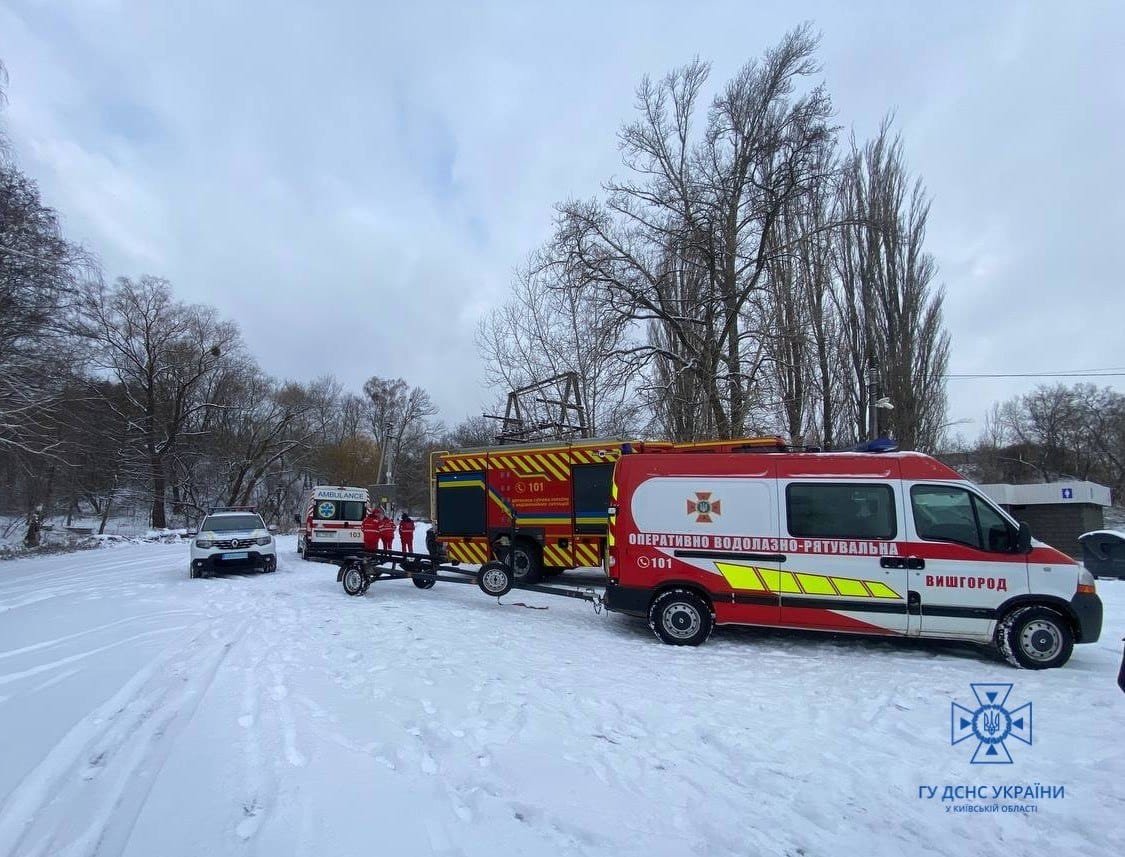 Рятувальники допомогли рибалці, який провалився під лід
