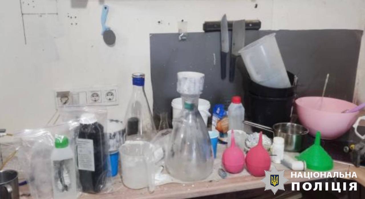 Поліцейські Київщини припинили діяльність нарколабораторії в Бучанському район