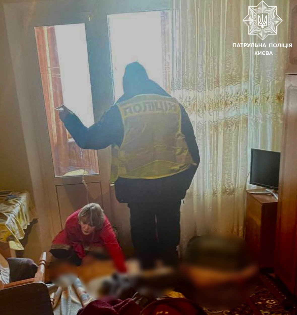 У Києві ми надали допомогу 72-річному громадянину, якому стало зле у власній квартирі
