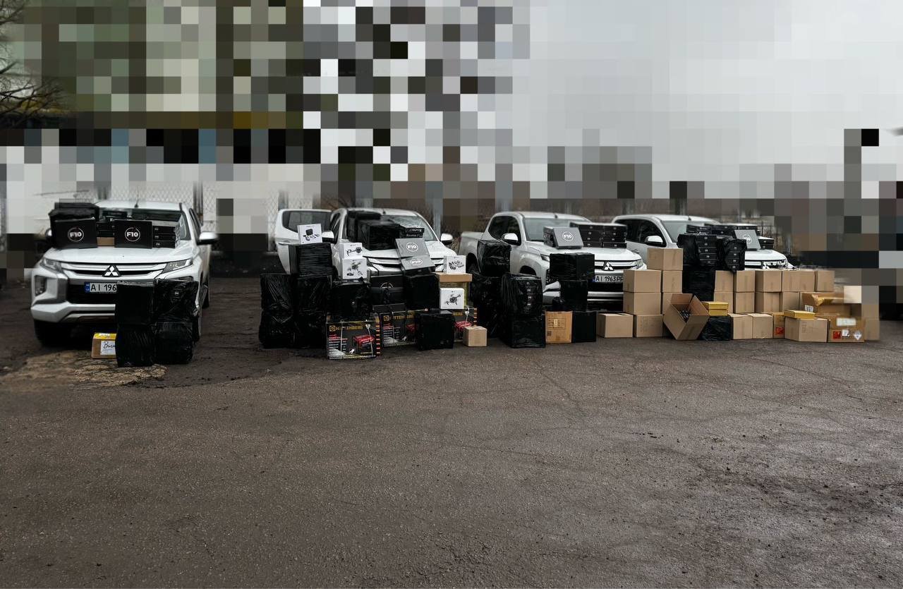 Київщина передала військовим дрони та пікапи