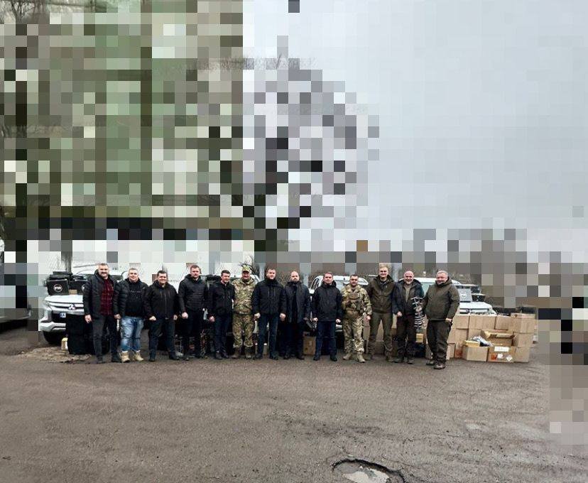 Київщина передала військовим дрони та пікапи