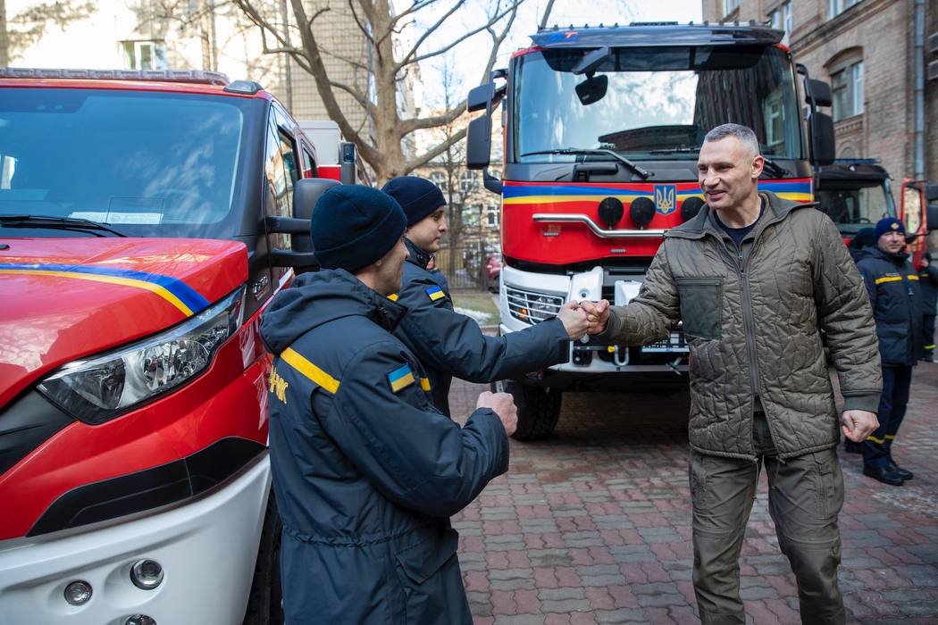 Київ отримав пожежні авто від міста-побратима Лейпцига