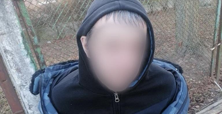 У Києві чоловік, погрожуючи ножем, намагався обікрасти кредитні установи