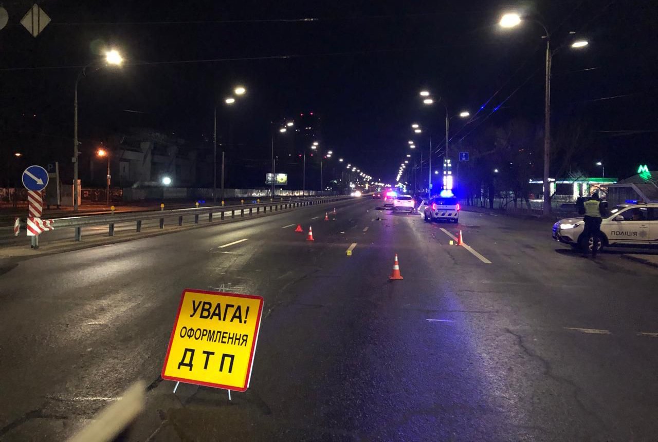 Дівчина намагалась перебігти проспект