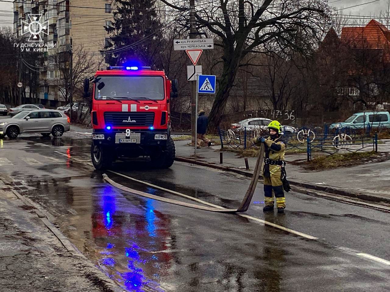 У столиці сталась пожежа у приватному будинку в зоні барбекю