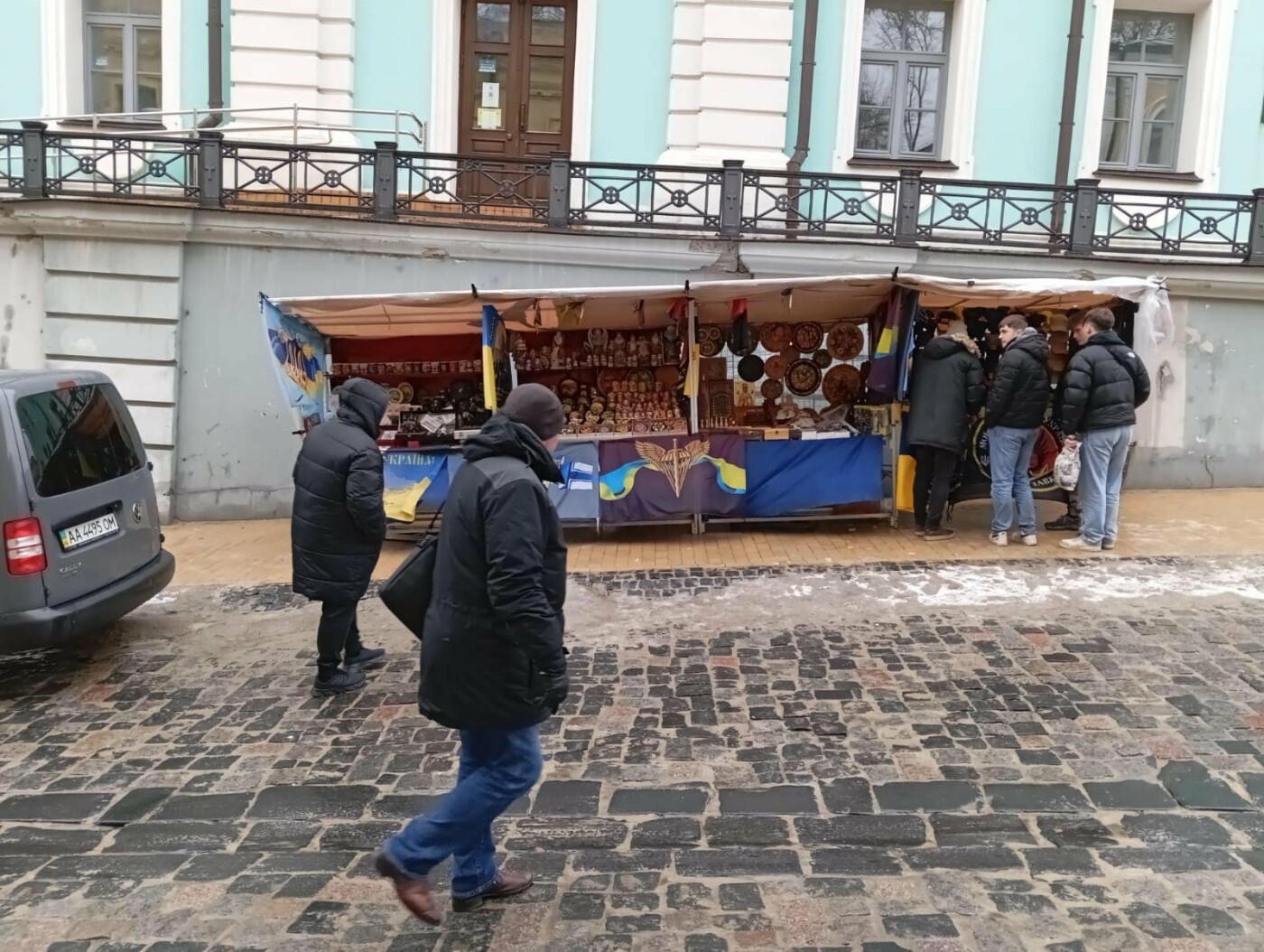 На Андріївському узвозі прибрали стихійну торгівлю