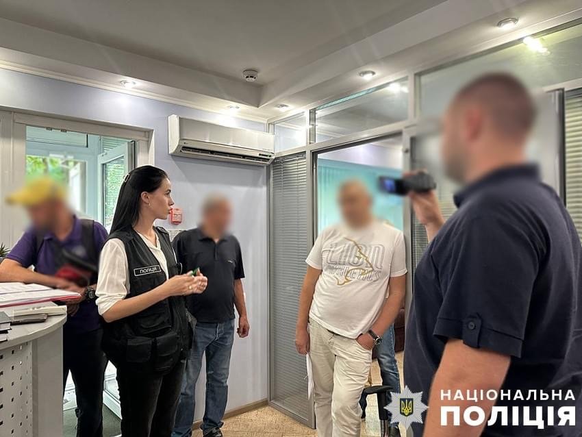У столиці судитимуть нотаріуса та його помічницю за підробку документів