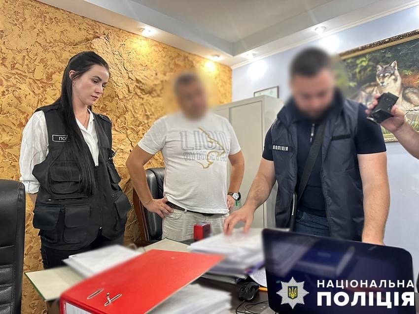 У столиці судитимуть нотаріуса та його помічницю за підробку документів