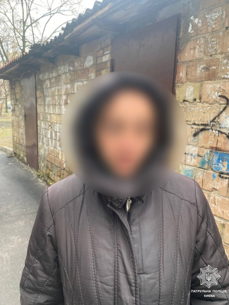 У Києві три жінки поцупили гроші у перехожої