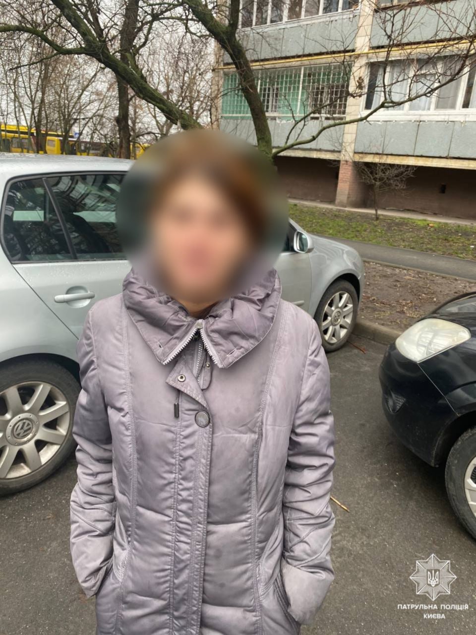 У Києві три жінки поцупили гроші у перехожої
