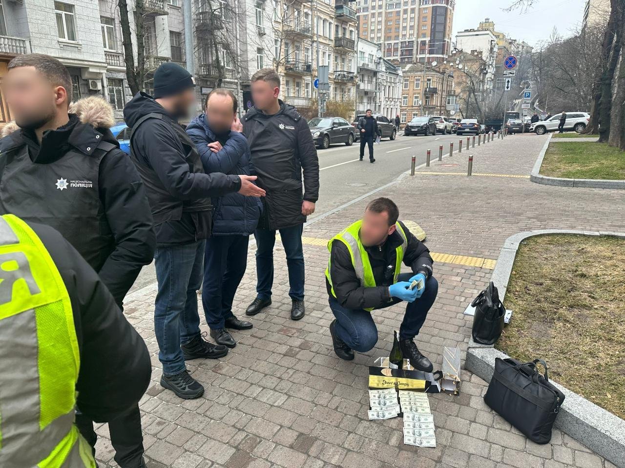 У Києві затримали чиновника Мінкульту, який вивозив антикваріат за кордон