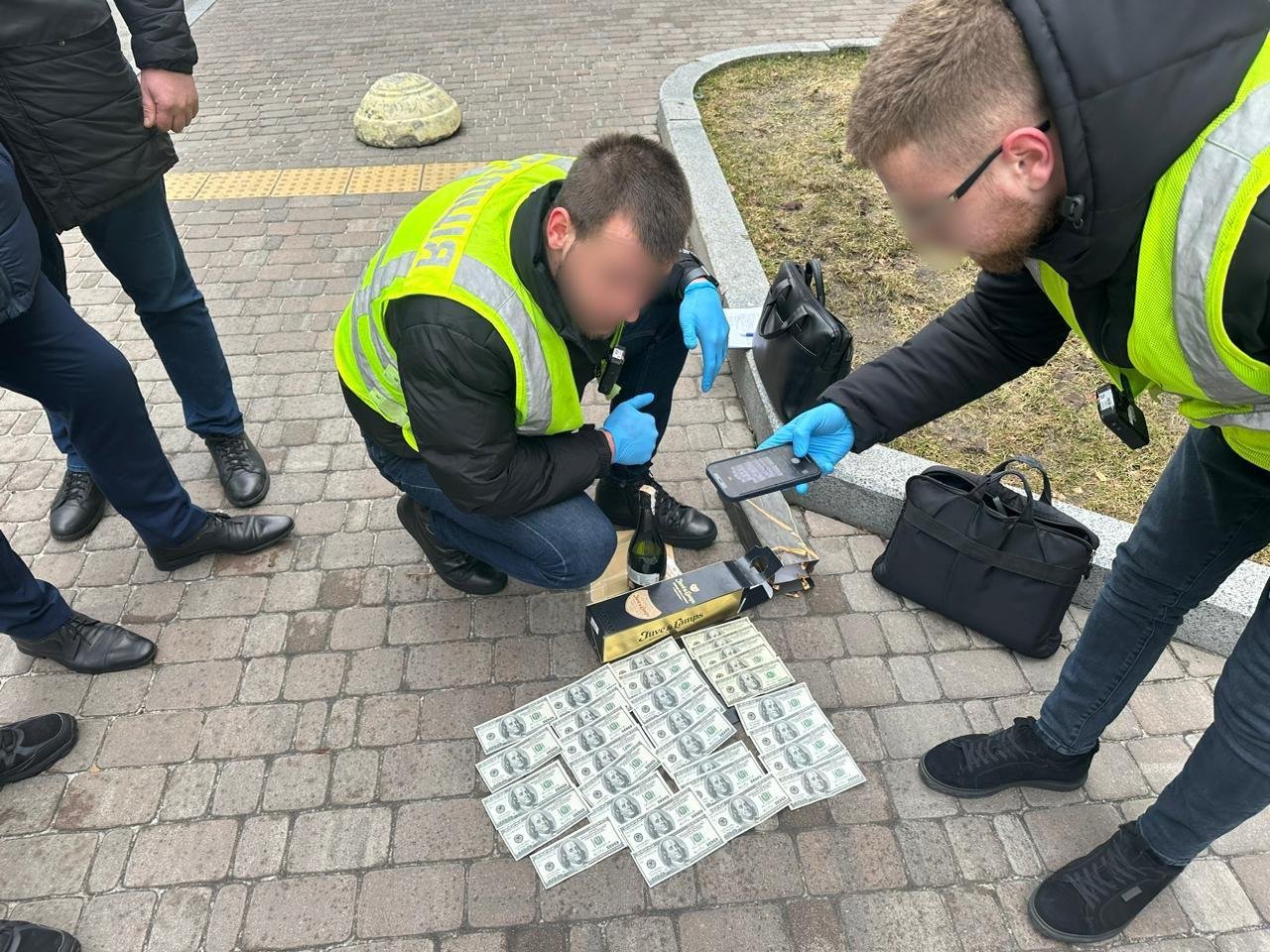 У Києві затримали чиновника Мінкульту, який вивозив антикваріат за кордон