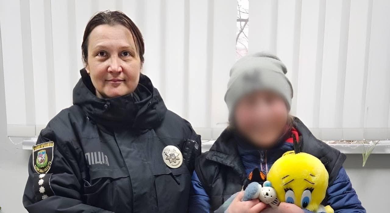За 100 км від дому на Київщині розшукали молоду дівчину