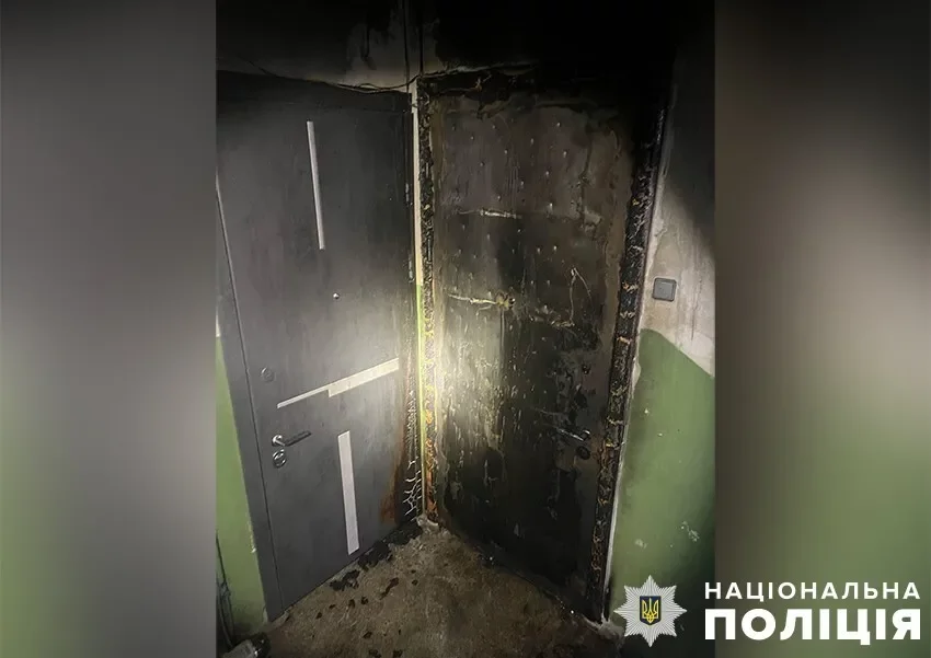 У столиці затримали чоловіка, який підпалив двері колишньої через образу