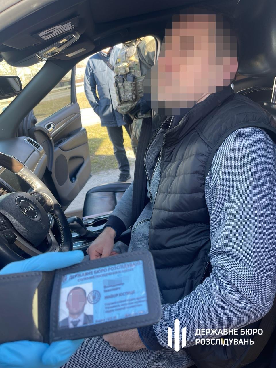 Правоохоронці затримали безробітного киянина з липовим посвідченням працівника ДБР