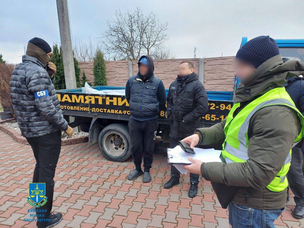 Судитимуть доглядача кладовища