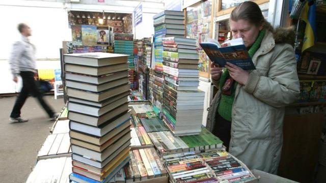Блошиний ринок на Почайній