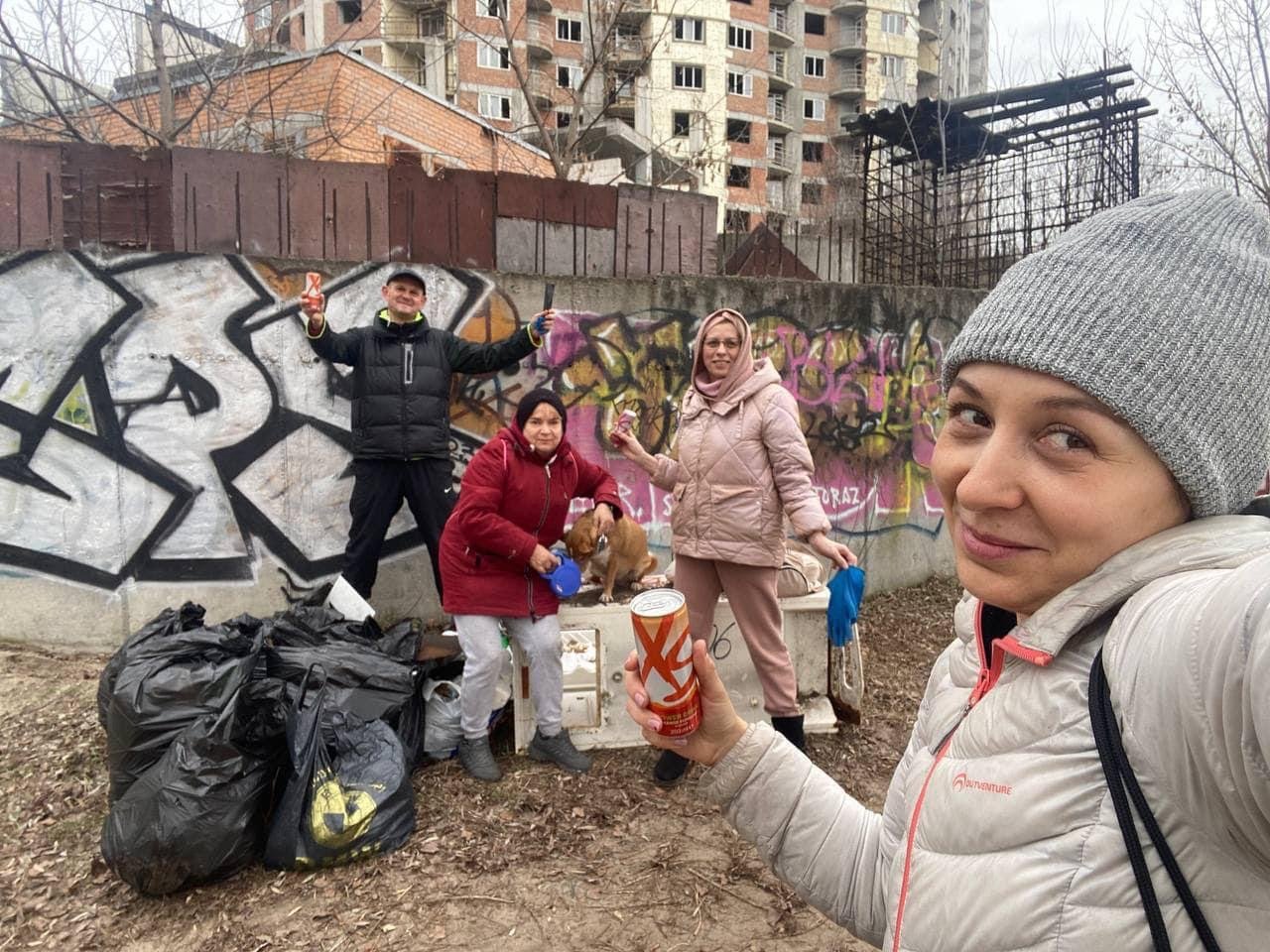 Активісти у Києві розчистили від сміття озеро Жандарка
