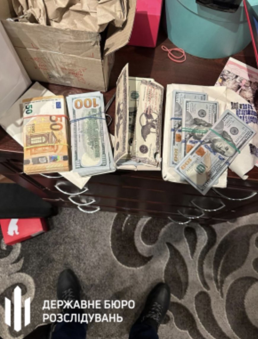 У Києві співробітники ДБР викрили групу ділків
