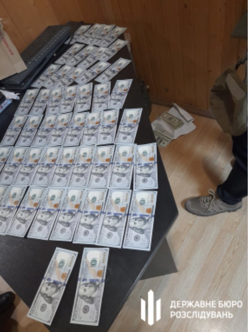 У Києві співробітники ДБР викрили групу ділків