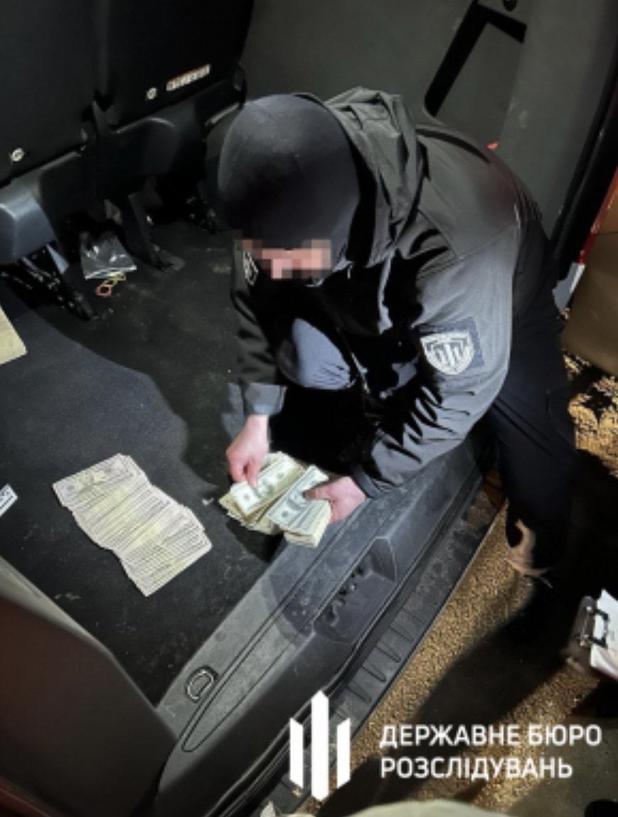 У Києві співробітники ДБР викрили групу ділків