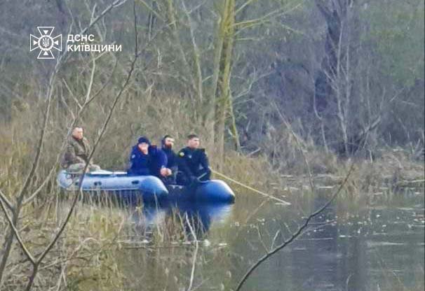 На Київщині ДСНСники вилучили тіло рибалки, якого шукали три доби