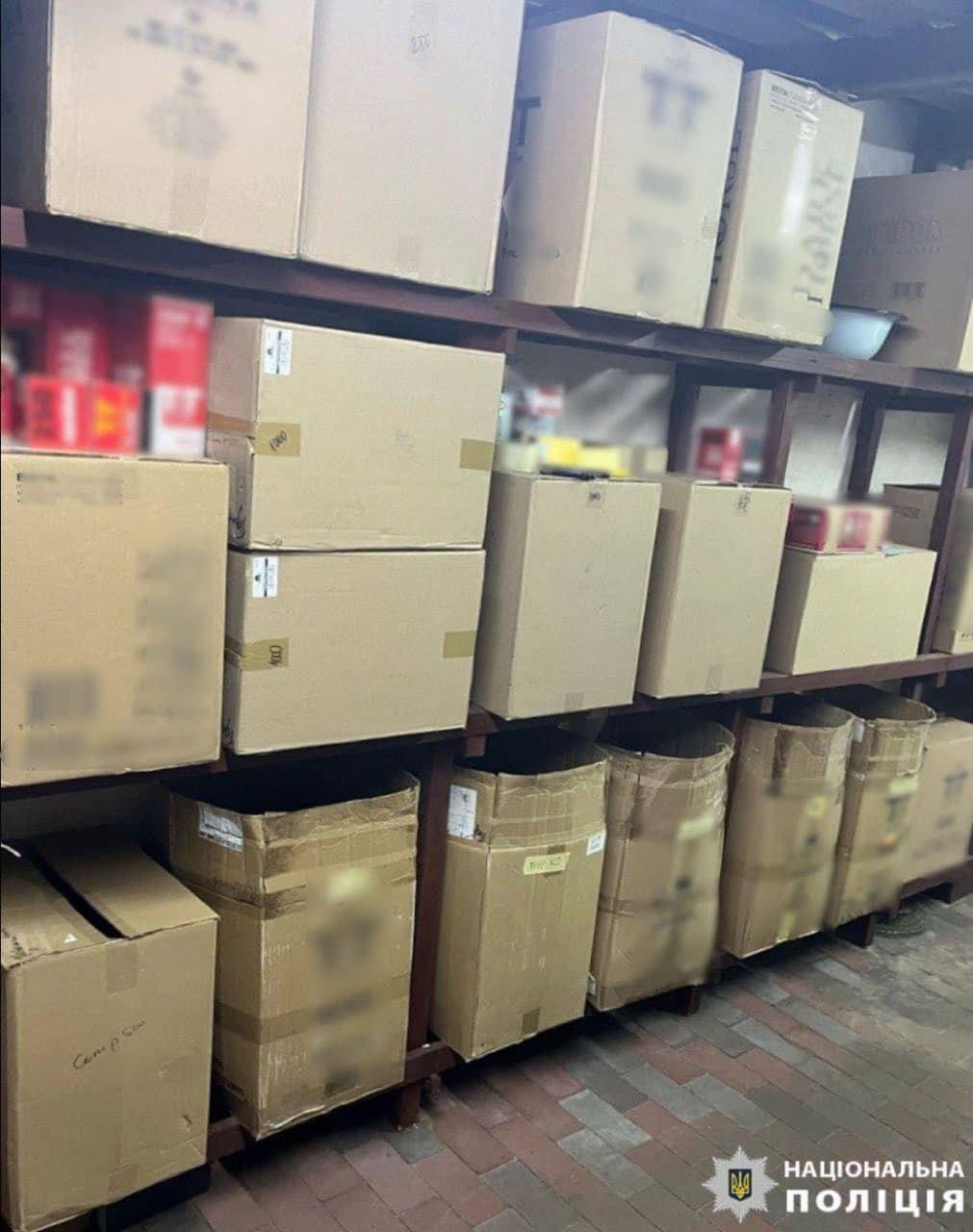 На Київщині викрили незаконне масштабне виробництво цигарок