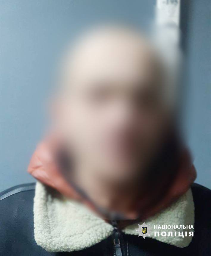У столиці чоловік обікрав авто волонтерів