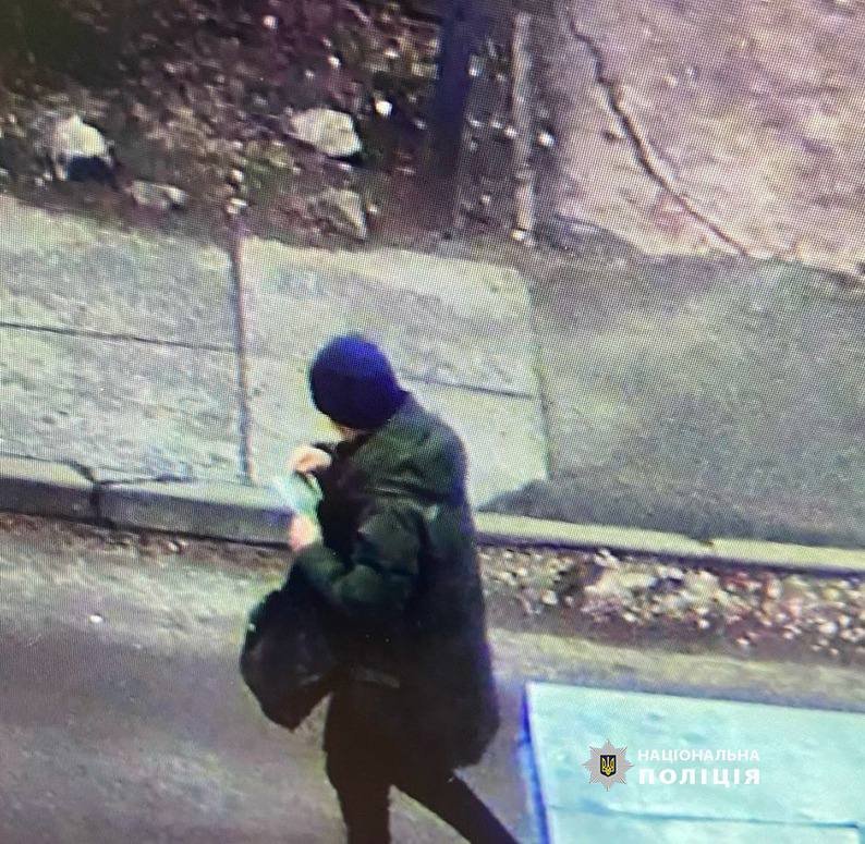 У столиці чоловік викрав у лікарні кошти на операцію дитині