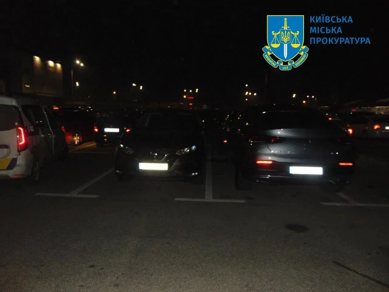 У Києві затримали двох лиходіїв за напад на людину та спробу вкрасти авто