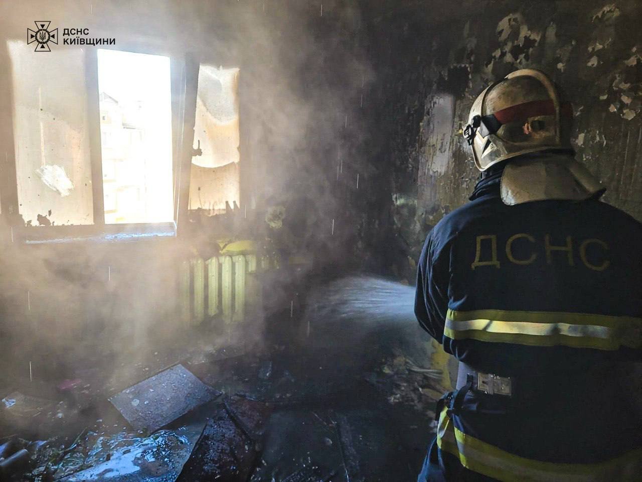 З задимленої квартири на Київщині врятували двох дітей та котика