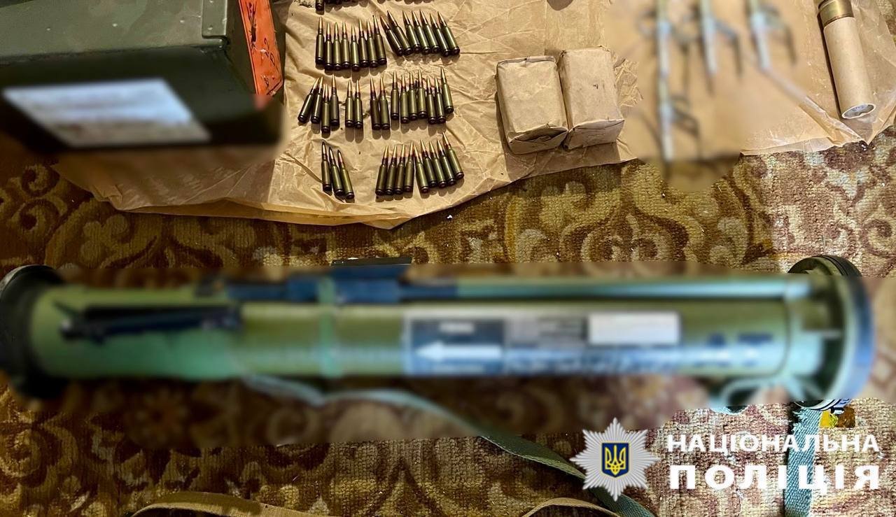 Під Києвом чоловік незаконно зберігав цілий арсенал боєприпасів