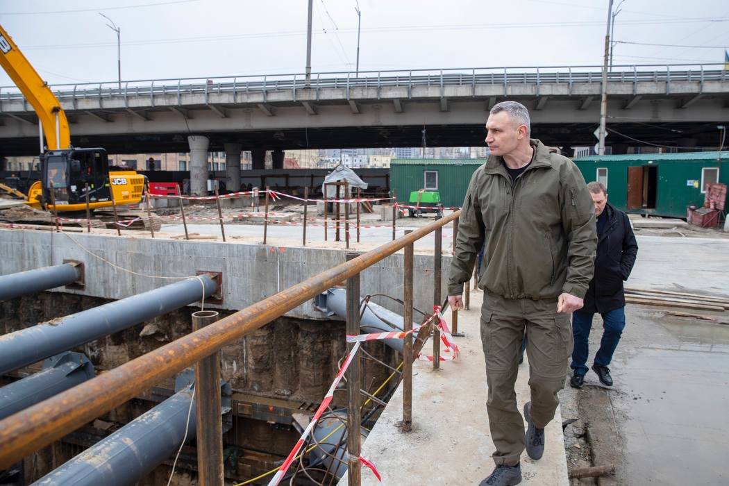Триває ремонт тунелю біля станції метро