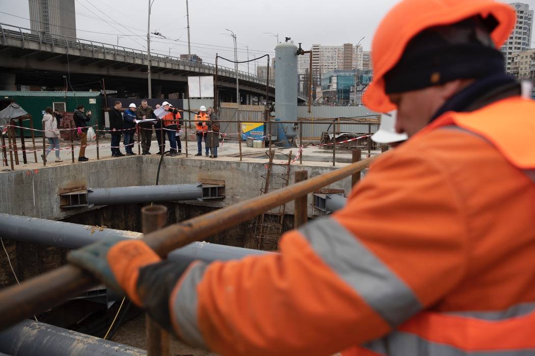 Триває ремонт тунелю біля станції метро