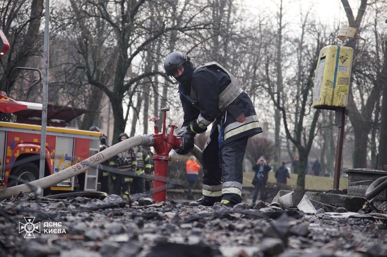 Рятувальники показали наслідки ворожого обстрілу столиці