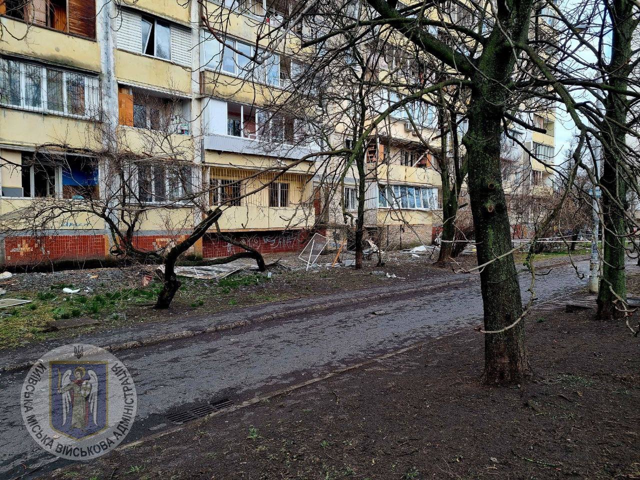 Наслідки ворожого ракетного обстрілу у Києві