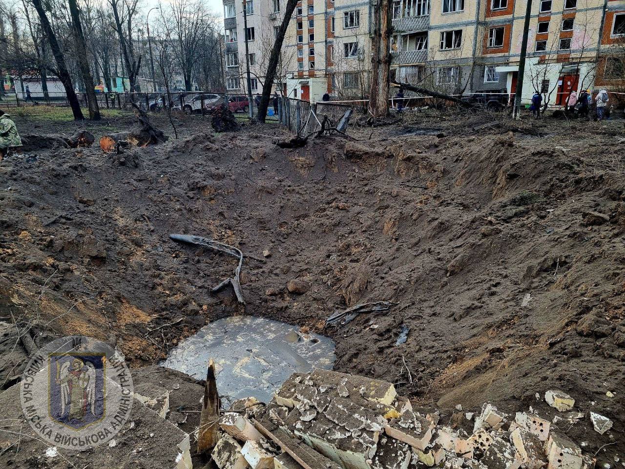 Наслідки ворожого ракетного обстрілу у Києві