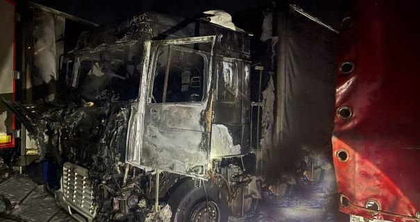 На Київщині згоріла вантажівка разом з водієм