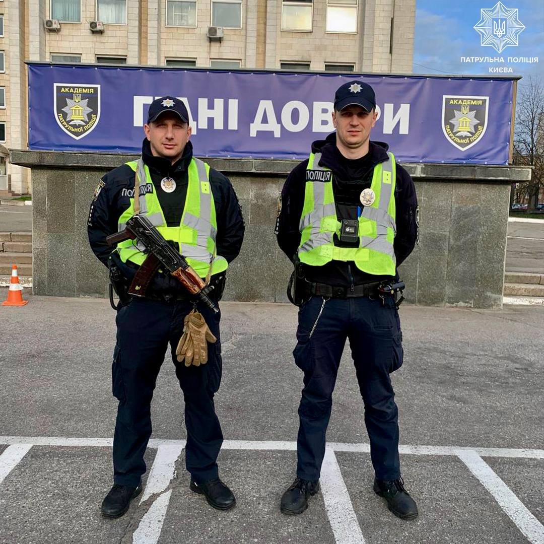 У Києві врятували жінку