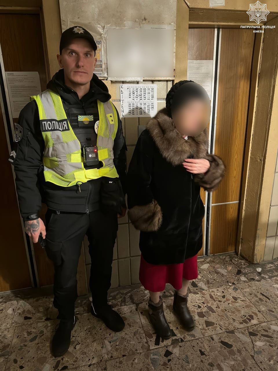 В Киеве вернули домой бабушку, попавшую в беду