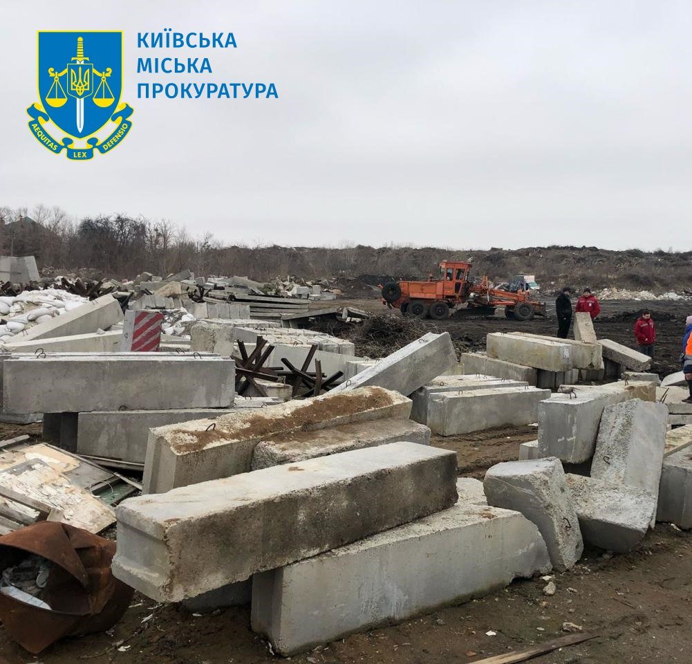 Комунальники влаштували полігон у місті
