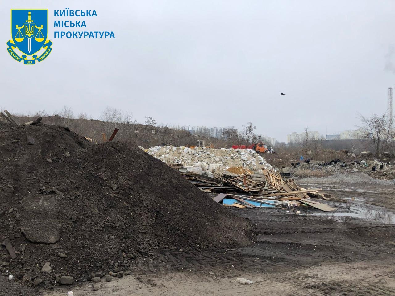 Комунальники влаштували полігон у місті