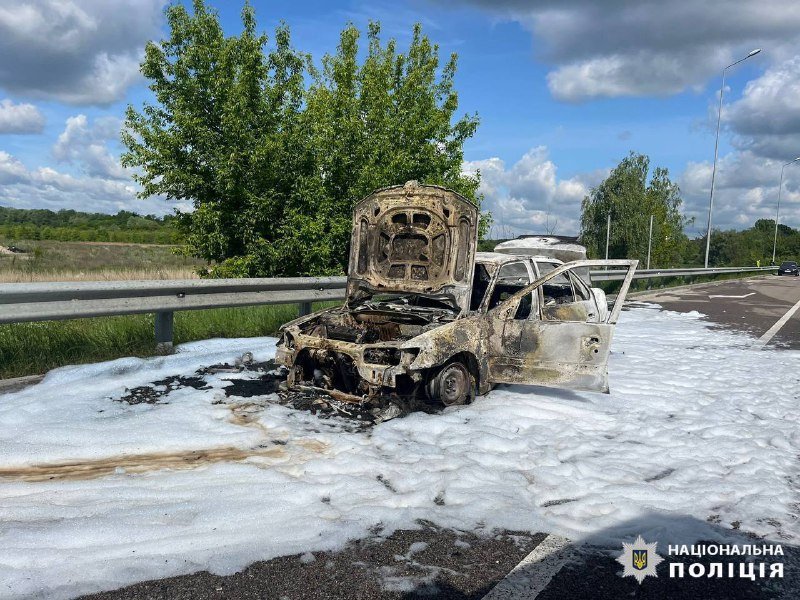 В Киевской области во время движения загорелось авто