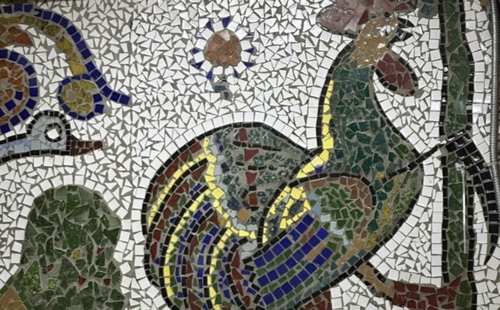 В Киеве уничтожили мозаику со сказочными героями