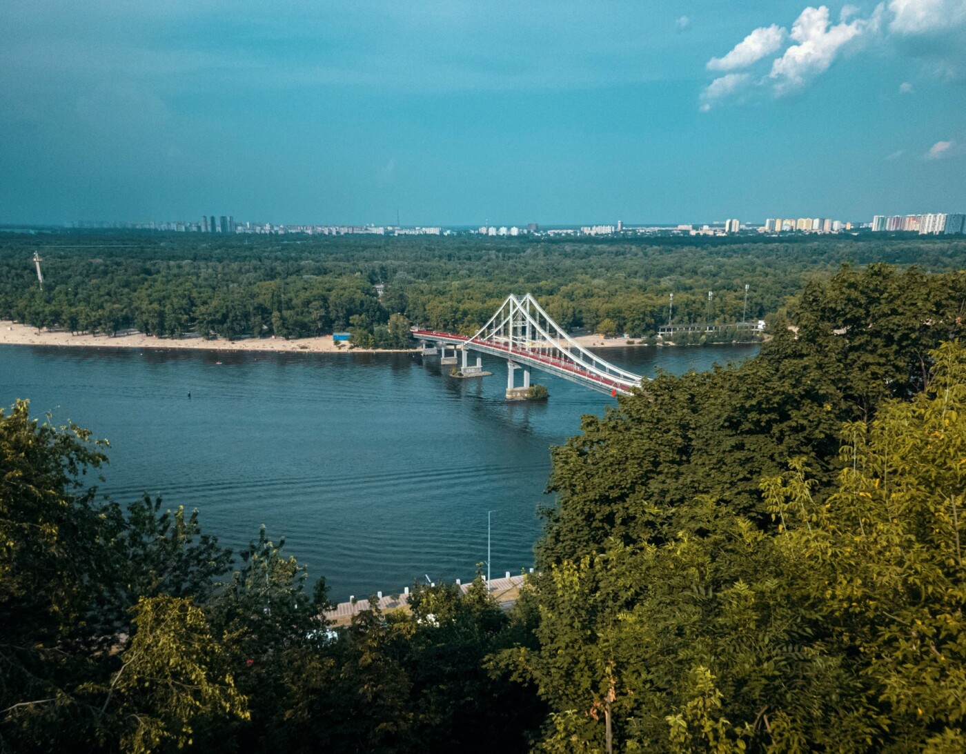 Пішохідний міст у Києві