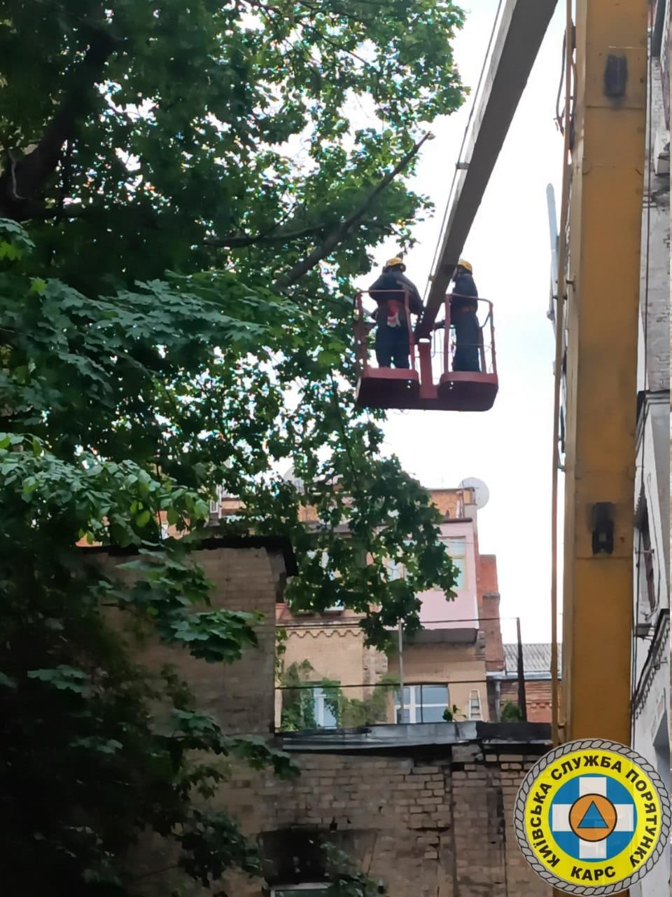 Рятувальників викликали на вулицю Марії Заньковецької