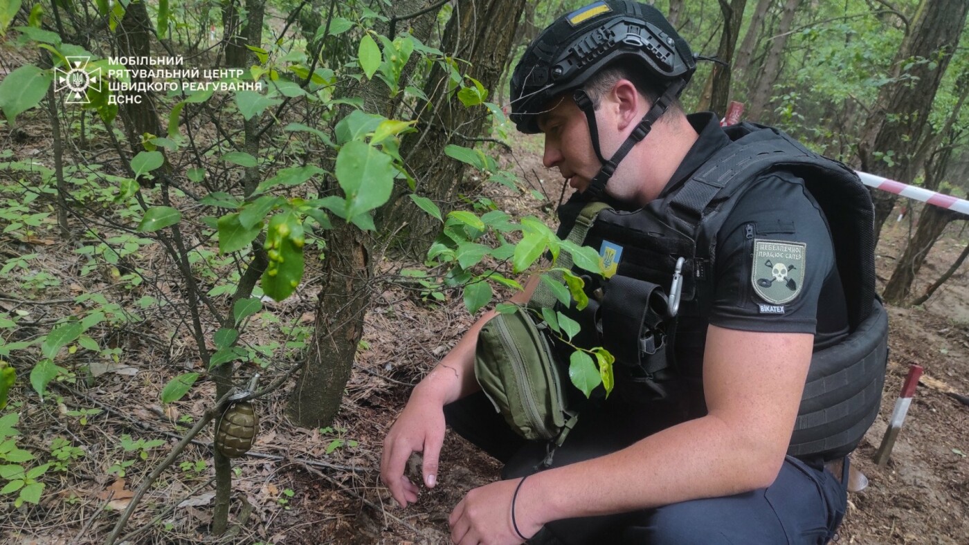 Під Києвом в лісі виявили гранату