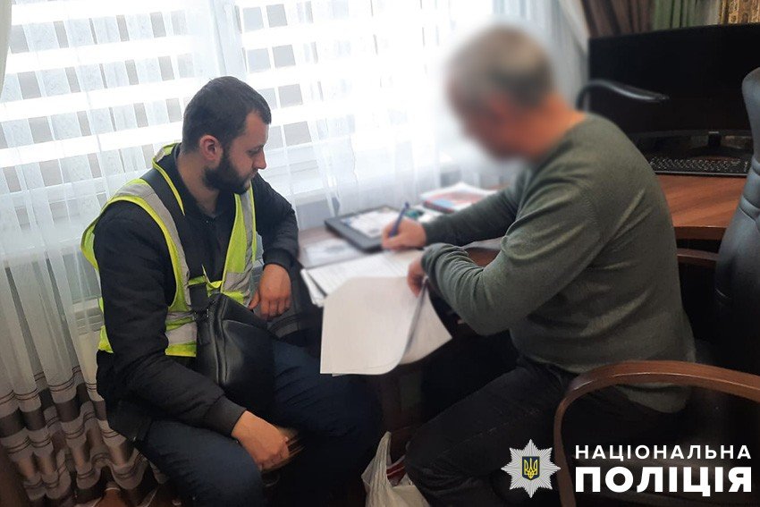 Підозрювані внесли у відомість неправдиві дані