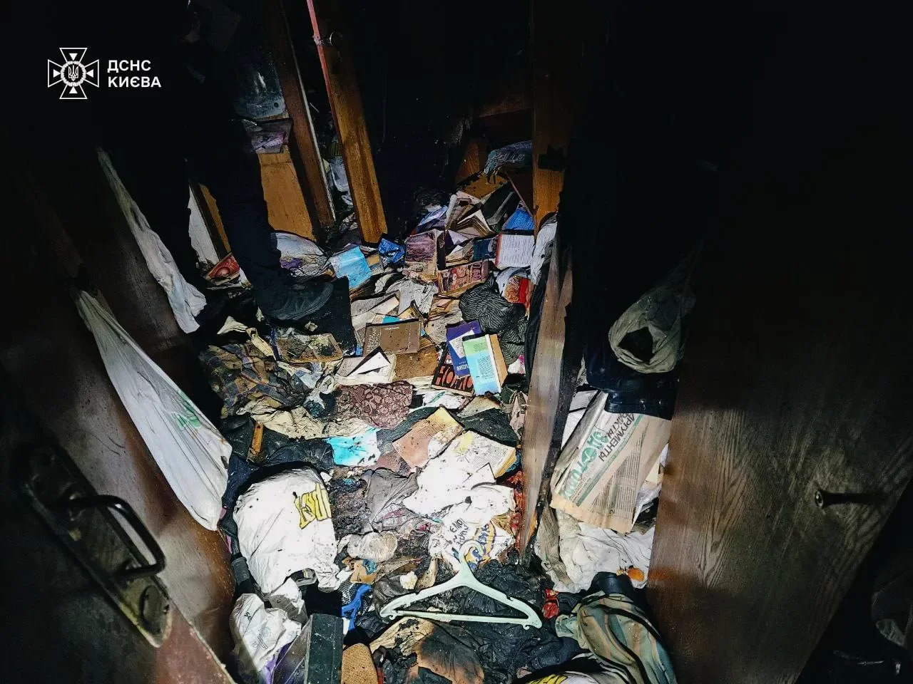У столиці з вогню врятували жінку